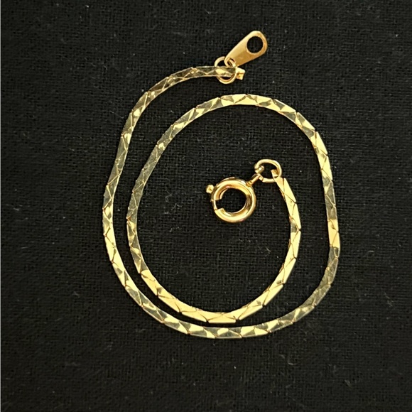 Delicate Gold Tone Chain Bracelet - Picture 4 of 8